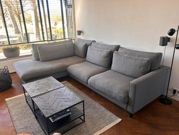 Grijze loungebank 3,20x2,20x1,10m in goede staat