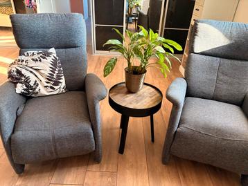 Twee antraciet relax fauteuils - gratis af te halen