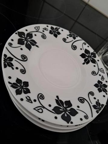 4 Taartbordjes met bloemenprint - Gratis op te halen!