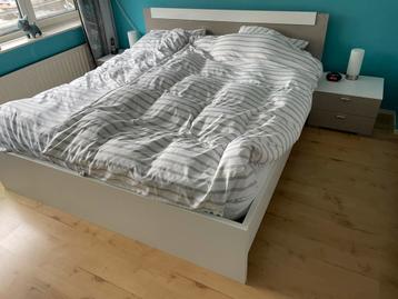 Gratis bed met lattenbodem en matras - vanaf 12-3 af te hale