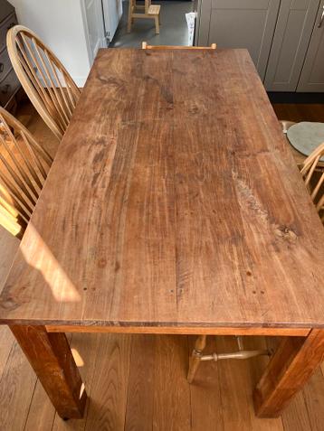 Massief houten tafel
