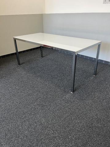 Tafel met glazen blad-Gratis afhalen alleen op 25/2