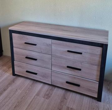 Houten kast met 6 lades