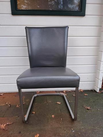 Grijze leren eetstoelen met RVS onderstel