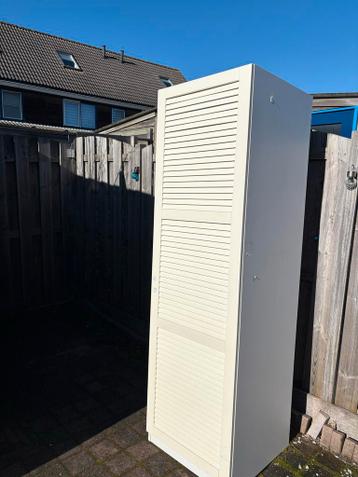 IKEA Witte kast met planken en hangruimte