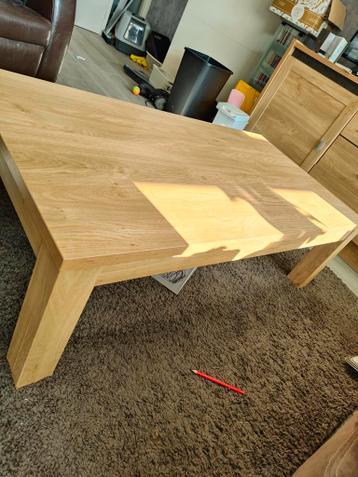 GRATIS salontafel, witte vlekken zijn zonschijningen