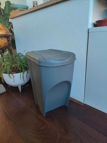 Gratis plastic prullenbak, ophalen in Gouda