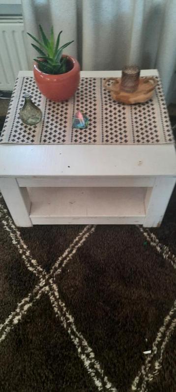 GRATIS  af te halen salontafel. 90 bij 90.