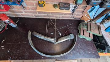 SKS fietsspatbord 28 inch 55mm (geïntegreerde stroomkabel)