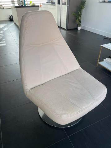 Gratis af te halen: salon stoel, relaxstoel en bureau