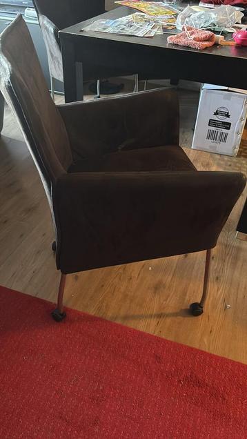 4 stoelen met wieltjes