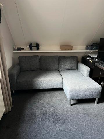 Grijze bank met chaise longue rechts - nette staat