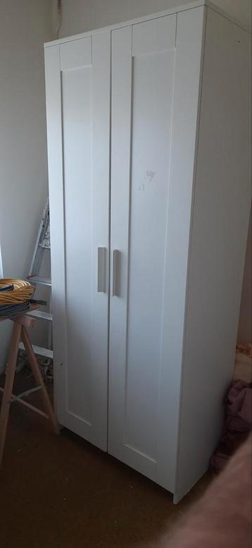 Gratis kledingkast ophalen.