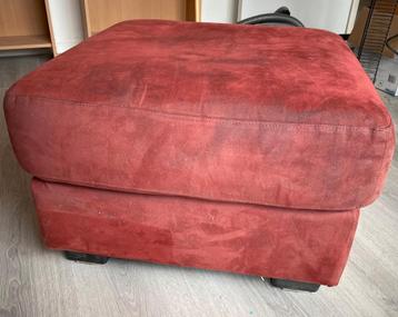 Rode poef / voetenbank