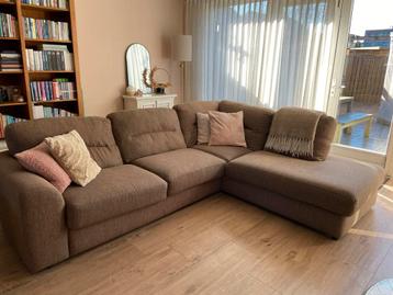 Gratis: Bruine hoekbank van stof