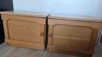 Gratis 2 massief blank eiken nachtkastjes