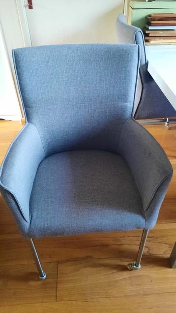 4 eettafel stoelen op wieltjes gratis op te halen