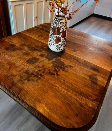 Antieke tafel GRATIS