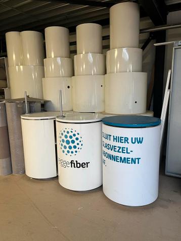 Ronde zuilen / praattafel / balie / display (gratis)