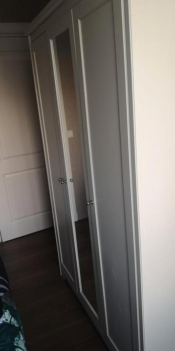 IKEA Kledingkast - Praktisch en Stijlvol