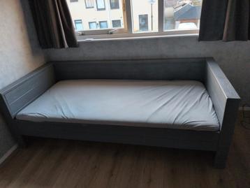 1 persoonsbed gratis af te halen. In het weekend