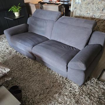 Gratis elektrisch verstelbare bank in uitstekende staat.