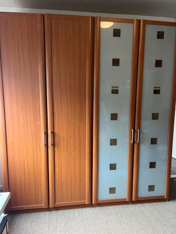 Ruime kledingkast 200 br 215 h