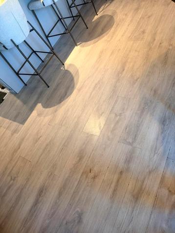 GRATIS Laminaat licht grijs 60 m2 (deze week ophalen)