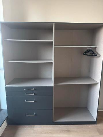 Kledingast / Wardrobe