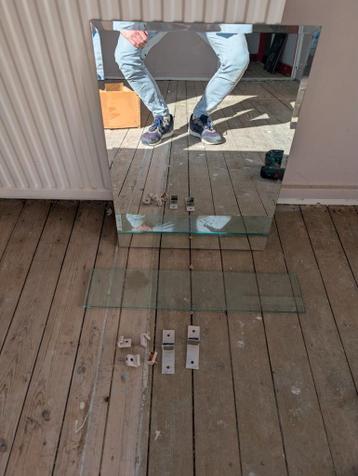 Badkamer spiegel met plank