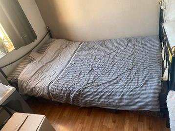 Metalen bed frame, twijfelaar