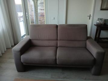 Mooie 2,5-zits bank in bruin/grijze kleur gratis af te halen