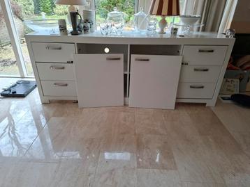 Witte Dressoir met Opbergruimte GRATIS