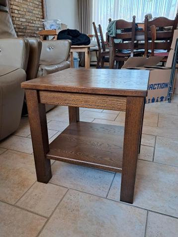 gratis massief eikenhouten bijzettafeltje