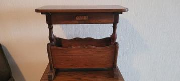 Krantenbak met lade en plateau