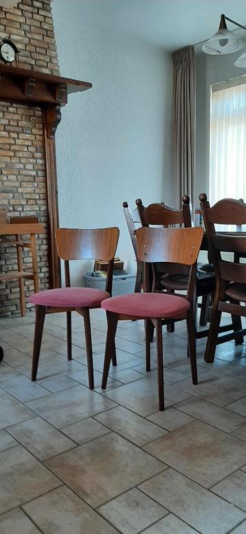 gratis 2 stuks vintage houten eetkamerstoelen