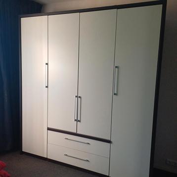 Gratis - kledingkast