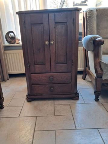 gratis massief eikenhouten stereomeubel