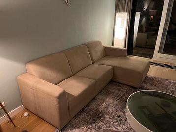 Gratis afhalen! Zandkleurige ribstof driezits hoekbank