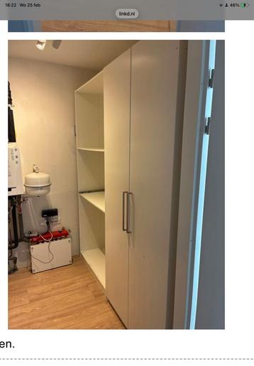 Ruime witte kast met deuren