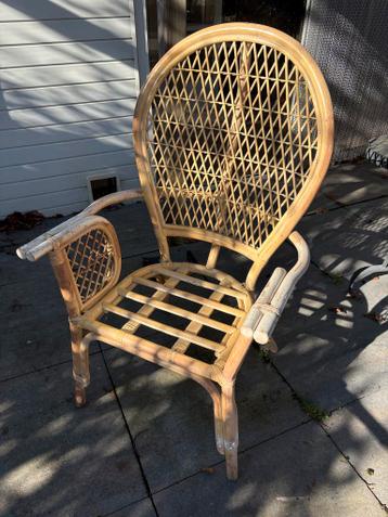 Twee stoelen gratis af te halen