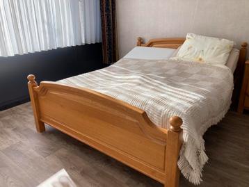 Gratis eikenhouten bed
