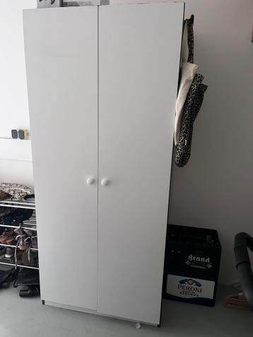 Witte opbergkast (90) b x 60 (d) x 200 (h)