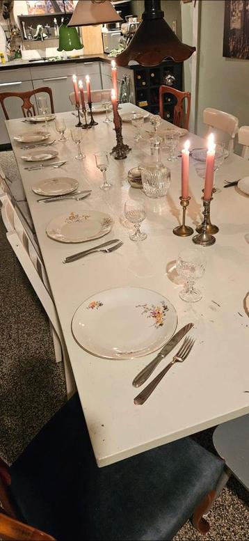 Gratis ophalen grenen tafel 90 x300 net stoelen. Zsm geaag