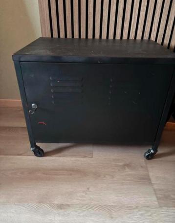 Gratis! Ikea PS Metalen kastje op wieltjes