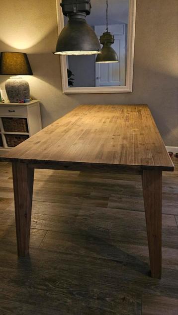 Mooie grote eetkamertafel