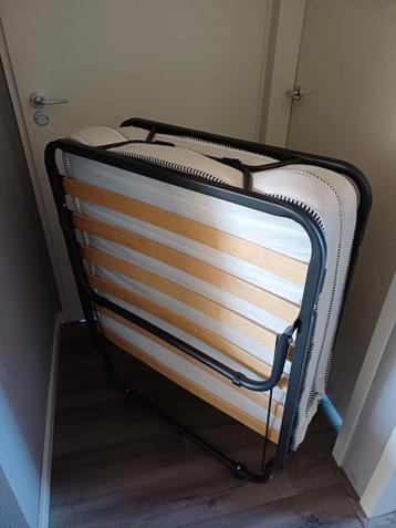 Gratis 2 ( zgan) opklabare logeerbedden met hoes