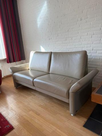 Leren bank. Gratis op te halen vanaf 2 maart.