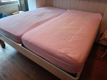 Bed met of zonder ombouw