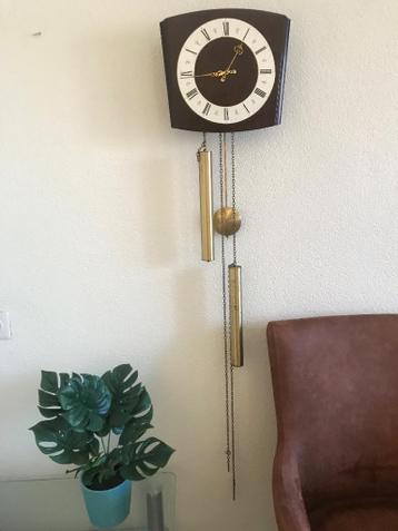 Klok met gewichten .(gratis afhalen.)